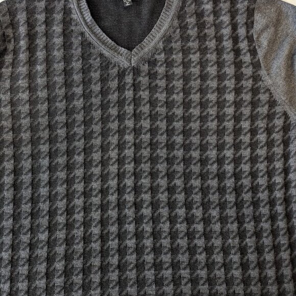 Point Zero Couture Houndstooth V-Neck Sweater in Men's XL - Picture 4 of 7